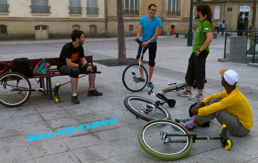 nous t'écoutons.jpg