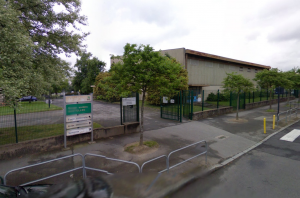 Photo de l'extérieur du gymnase des Gantelles